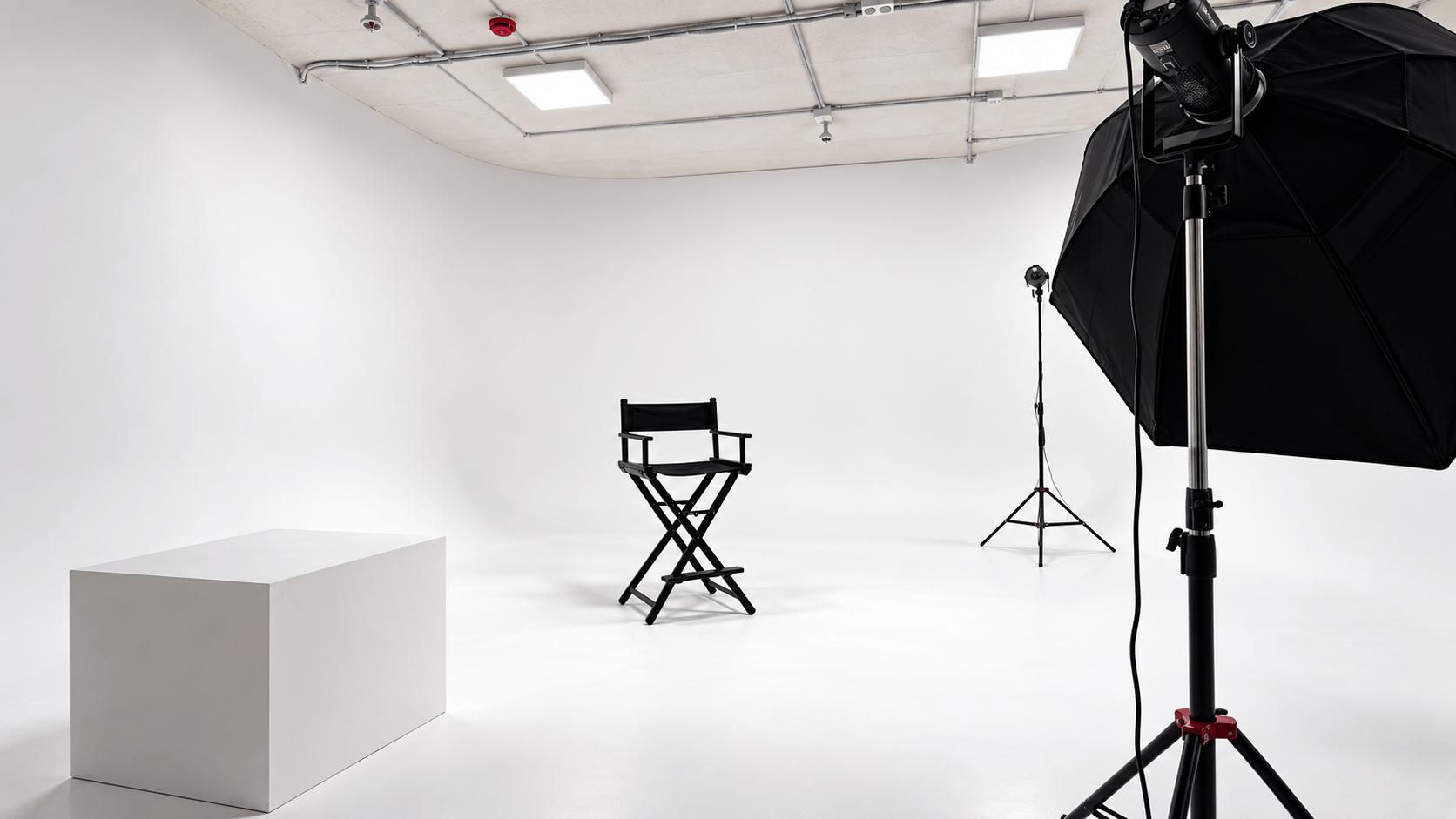 Cyclorama Studio — чистый фон для идеи